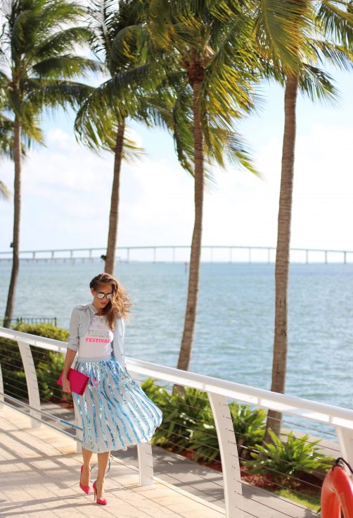 MANDARIN ORIENTAL; MIAMI; FLORIDA - JANUARY : German model and fashion blogger Alexandra Lapp (@alexandralapp_) wearing a light blue trenchcoat, a pleated skirt in metallic blue and a body from Patrizia Pepe, pink pumps and pink silk clutch by Prada and sunglasses from Le Specs on January, 2017 in Miami *** Local Caption *** Alexandra Lapp