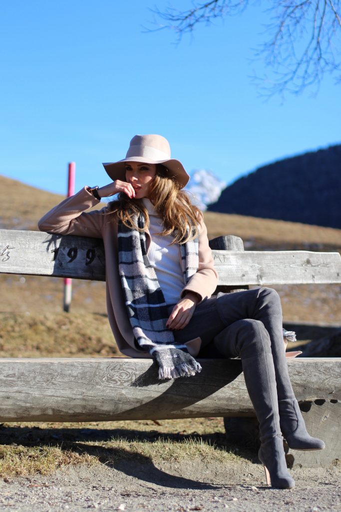 SANKT MORITZ - DEZEMBER : German model and fashion blogger Alexandra Lapp (@alexandralapp_) wearing Marc Cain in St. Moritz, an off white turtleneck, grey slim jeans, a beige cashmere coat, scarf and hat by Marc Cain, overknee boots in grey from Gianvito Rossi, IWC watch and a bag by Chloe on Dezember, 2016 in Sankt Moritz *** Local Caption *** Alexandra Lapp