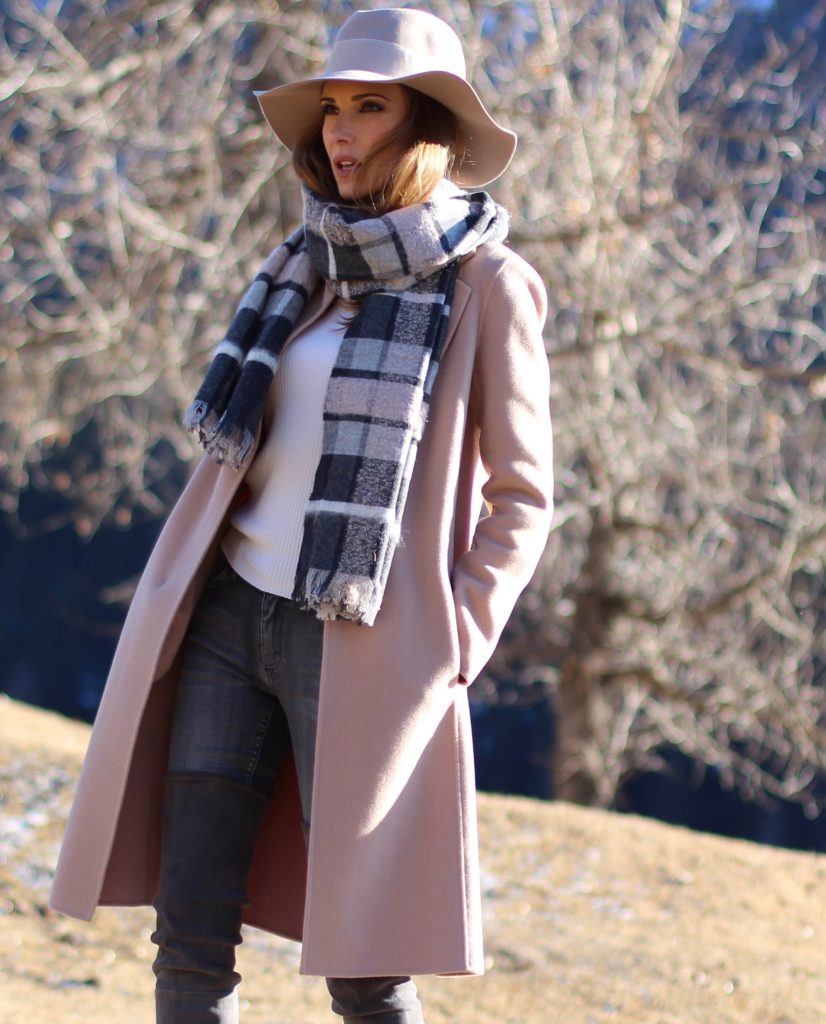 SANKT MORITZ - DEZEMBER : German model and fashion blogger Alexandra Lapp (@alexandralapp_) wearing Marc Cain in St. Moritz, an off white turtleneck, grey slim jeans, a beige cashmere coat, scarf and hat by Marc Cain, overknee boots in grey from Gianvito Rossi, IWC watch and a bag by Chloe on Dezember, 2016 in Sankt Moritz *** Local Caption *** Alexandra Lapp