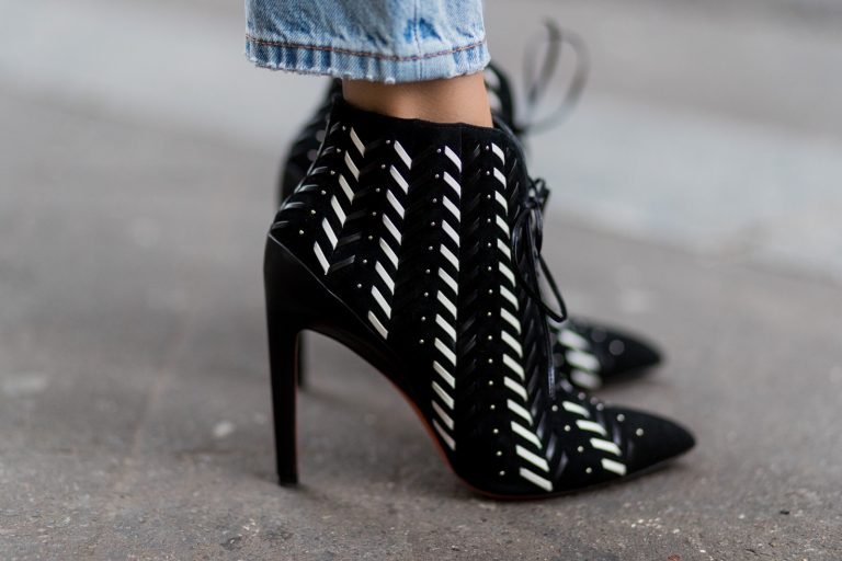 BRA OVER SHIRT TREND Blog Alexandra Lapp