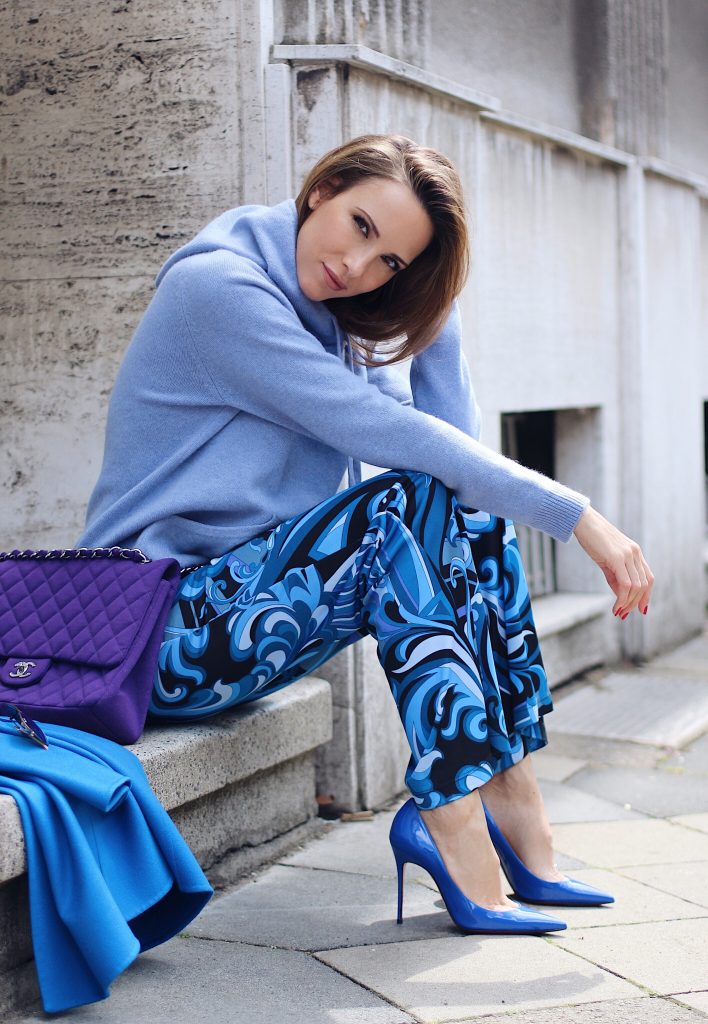  Alexandra Lapp wearing a light blue cashmere hoodie by Heartbreaker, colorful pants in all tones of blue from Emilio Pucci, a blue cashmere coat by Jil Sander, an oversized purple 2.55 tweed bag from Chanel, purple aviator sunglasses from Ray Ban, Gianvito Rossi heels.