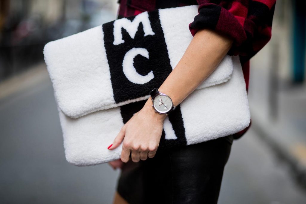 Alexandra Lapp wearing a plaid shirt by Set Fashion, mini leather skirt and a leather belt with studs by Set, oversized MCM Stark Pouch in lambskin, IWC Portugieser Chronograph, open toe ankle boots in silver from Guiseppe Zanotti and Diormania sunglasses by Dior is seen during Paris Fashion Week Spring/Summer 2018 on September 26, 2017 in Paris, France. BILD EINBETTEN LIZENZ 1 of 10 Singer Patricia Manfield wears a Dior hat, dress, shoes and bag day 1 of Paris Womens Fashion Week Spring/Summer 2018, on September 26, 2017 in Paris, France. Singer Patricia Manfield wears a Dior hat, dress, shoes and bag day 1 of Paris Womens Fashion Week Spring/Summer 2018, on September 26, 2017 in Paris, France. BILD EINBETTEN LIZENZ 2 of 10 Fashion blogger Sonya Esman wears Dior sweater, skirt and bag day 1 of Paris Womens Fashion Week Spring/Summer 2018, on September 26, 2017 in Paris, France. Fashion blogger Sonya Esman wears Dior sweater, skirt and bag day 1 of Paris Womens Fashion Week Spring/Summer 2018, on September 26, 2017 in Paris, France. BILD EINBETTEN LIZENZ 3 of 10 Fashion blogger Gala Gonzalez wears a Dior suit, top, bag and shoes day 1 of Paris Womens Fashion Week Spring/Summer 2018, on September 26, 2017 in Paris, France. Fashion blogger Gala Gonzalez wears a Dior suit, top, bag and shoes day 1 of Paris Womens Fashion Week Spring/Summer 2018, on September 26, 2017 in Paris, France. BILD EINBETTEN LIZENZ 4 of 10 Chinese fashion blogger Carrie Lee wears Dior skirt and top Louis Vuitton bag, Balenciaga shoes and earrings she made herself day 1 of Paris Womens Fashion Week Spring/Summer 2018, on September 26, 2017 in Paris, France. Chinese fashion blogger Carrie Lee wears Dior skirt and top Louis Vuitton bag, Balenciaga shoes and earrings she made herself day 1 of Paris Womens Fashion Week Spring/Summer 2018, on September 26, 2017 in Paris, France. BILD EINBETTEN LIZENZ 5 of 10 Fashion blogger Diona Ciobanu wears a Dior dress, hat, bag, shoes and underwear day 1 of Paris Womens Fashion Week Spring/Summer 2018, on September 26, 2017 in Paris, France. Fashion blogger Diona Ciobanu wears a Dior dress, hat, bag, shoes and underwear day 1 of Paris Womens Fashion Week Spring/Summer 2018, on September 26, 2017 in Paris, France. BILD EINBETTEN LIZENZ 6 of 10 Chiara Ferragni and Valentina Ferragni are seen attending Christian Dior during Paris Fashion Week wearing Dior on September 26, 2017 in Paris, France. Chiara Ferragni and Valentina Ferragni are seen attending Christian Dior during Paris Fashion Week wearing Dior on September 26, 2017 in Paris, France. BILD EINBETTEN LIZENZ 7 of 10 Chiara Ferragni and Valentina Ferragni are seen attending Christian Dior during Paris Fashion Week wearing Dior on September 26, 2017 in Paris, France. Chiara Ferragni and Valentina Ferragni are seen attending Christian Dior during Paris Fashion Week wearing Dior on September 26, 2017 in Paris, France. BILD EINBETTEN LIZENZ 8 of 10 Sonya Esman poses wearing Dior after the Dior show at the Musee Rodin during Paris Fashion Week Womenswear SS18 on September 26, 2017 in Paris, France. Sonya Esman poses wearing Dior after the Dior show at the Musee Rodin during Paris Fashion Week Womenswear SS18 on September 26, 2017 in Paris, France.