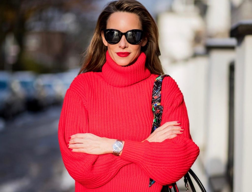 Alexandra Lapp wearing a cropped red turtleneck from H&M, Adriano Goldschmied Boyfriend denim from AG Jeans, Diormania sunglasses by Dior, Opyum 110 ankle boots in patent from Dior, Paloma medium handbag from Christian Louboutin, IWC watch on December 11, 2017 in Duesseldorf, Germany.