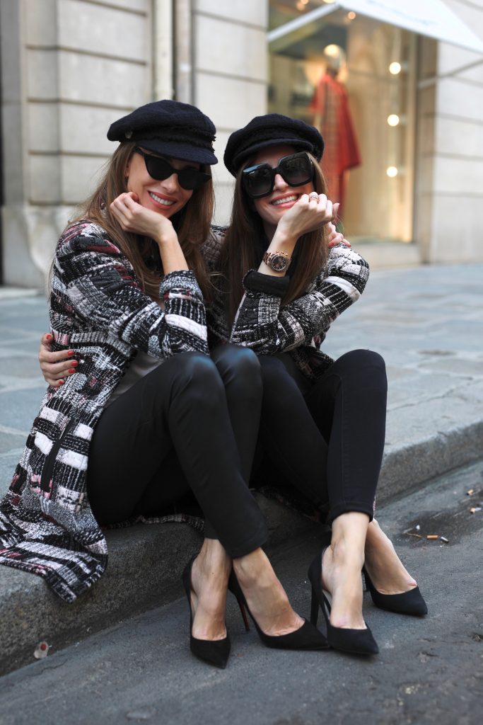 Alexandra Lapp in a Twinning Look with Lena Terlutter wearing a multi-colored Blazer Jacket in jersey jacquard by Airfield, black leather pants from Current Elliott, a simple white T-Shirt from Vince, vintage Chanel bakerboy cap in black, High Heels in black by Christian Louboutin and cat-eyed sunglasses in black by Illesteva.