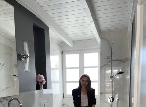 Alexandra Lapp is refurbishing the bathroom of her new apartment with products by Villeroy & Boch Fliesen, Villeroy & Boch, Caparol Icons, Dornbracht, Thelen Drifte, Naturstein Meyer, and Furnierholz Handelsgesellschaft.