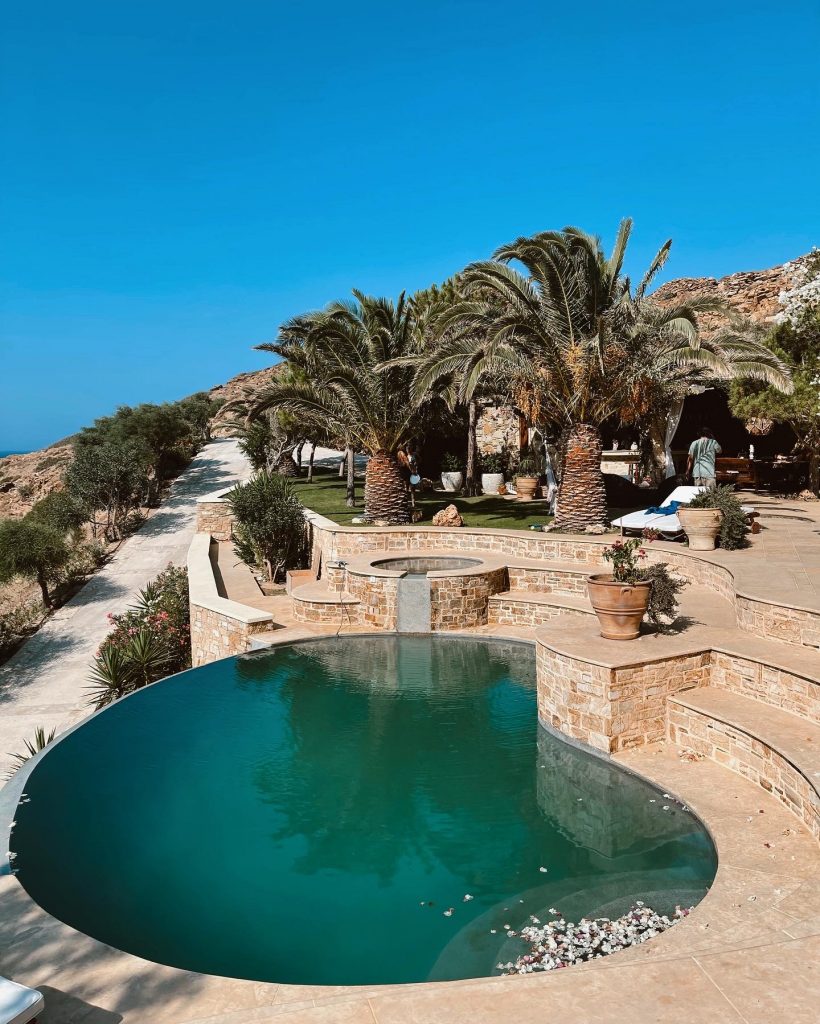 Alexandra Lapp is spending a good time with friends at the Cycladic Gem Luxury Villa, on Ios in Greece.