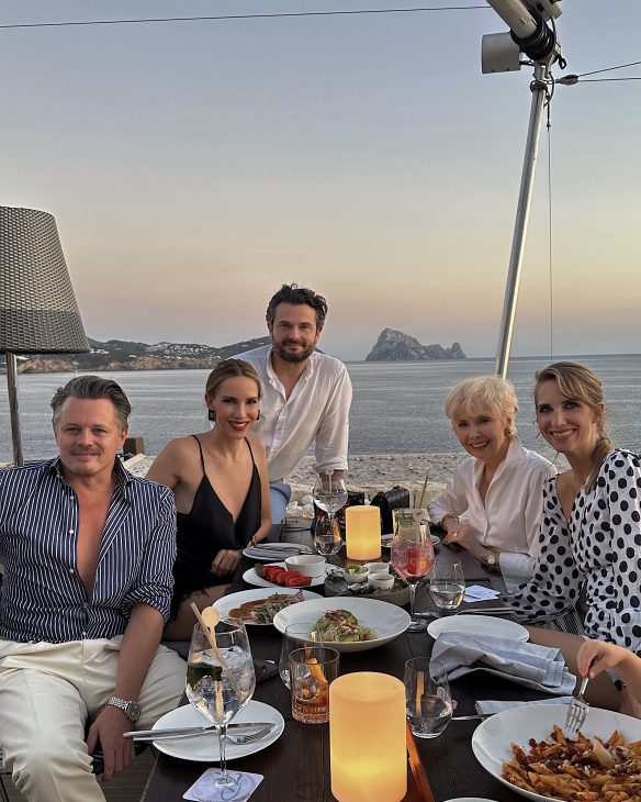 Alexandra Lapp enjoys an amazing time at 7PINES RESORT IBIZA together with her family at this unique and breathtaking location.