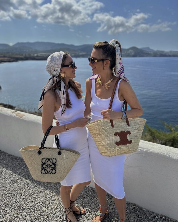 Alexandra Lapp enjoys an amazing time at 7PINES RESORT IBIZA together with her family at this unique and breathtaking location.