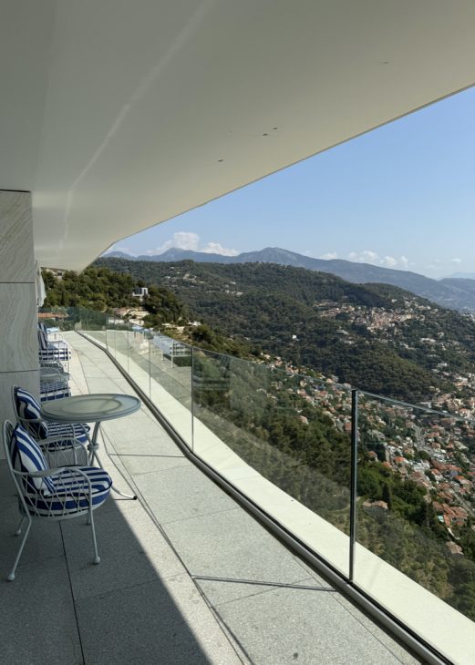 Alexandra Lapp returns to The Maybourne Riviera, a hotel perched high above the Mediterranean in Roquebrune-Cap-Martin and overlooking the sparkling lights of Monte-Carlo, it is a retreat where architecture, design, and nature exist in perfect harmony, suspended between horizon and sea.